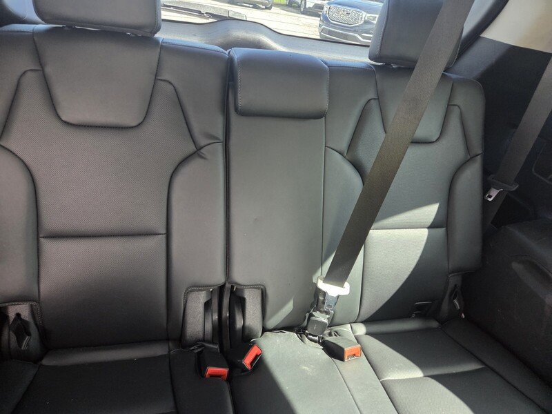 Used 2023 White Kia S image 28