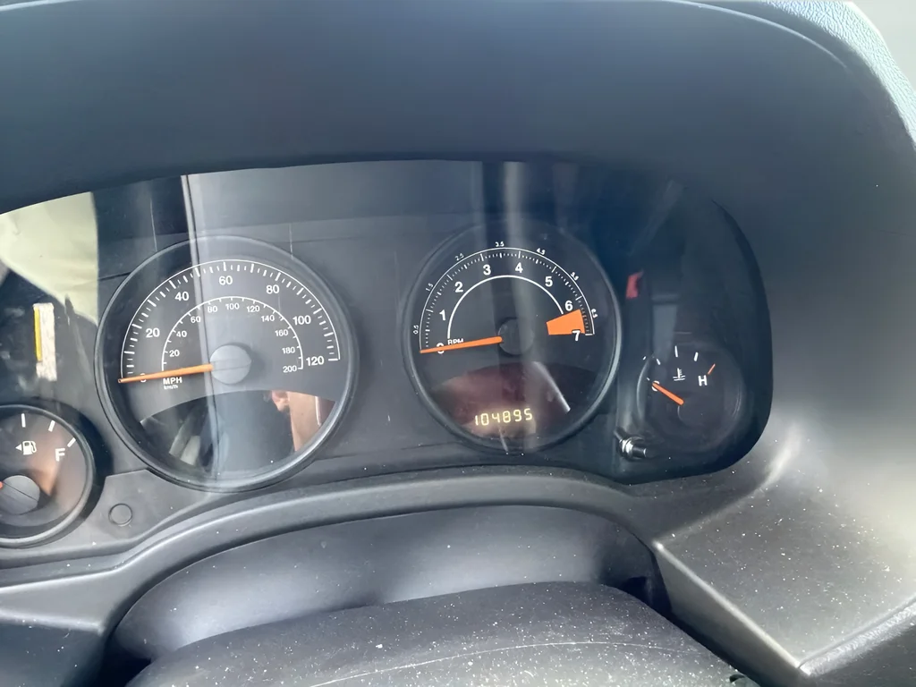 Used 2015 Blue Jeep Latitude image 10