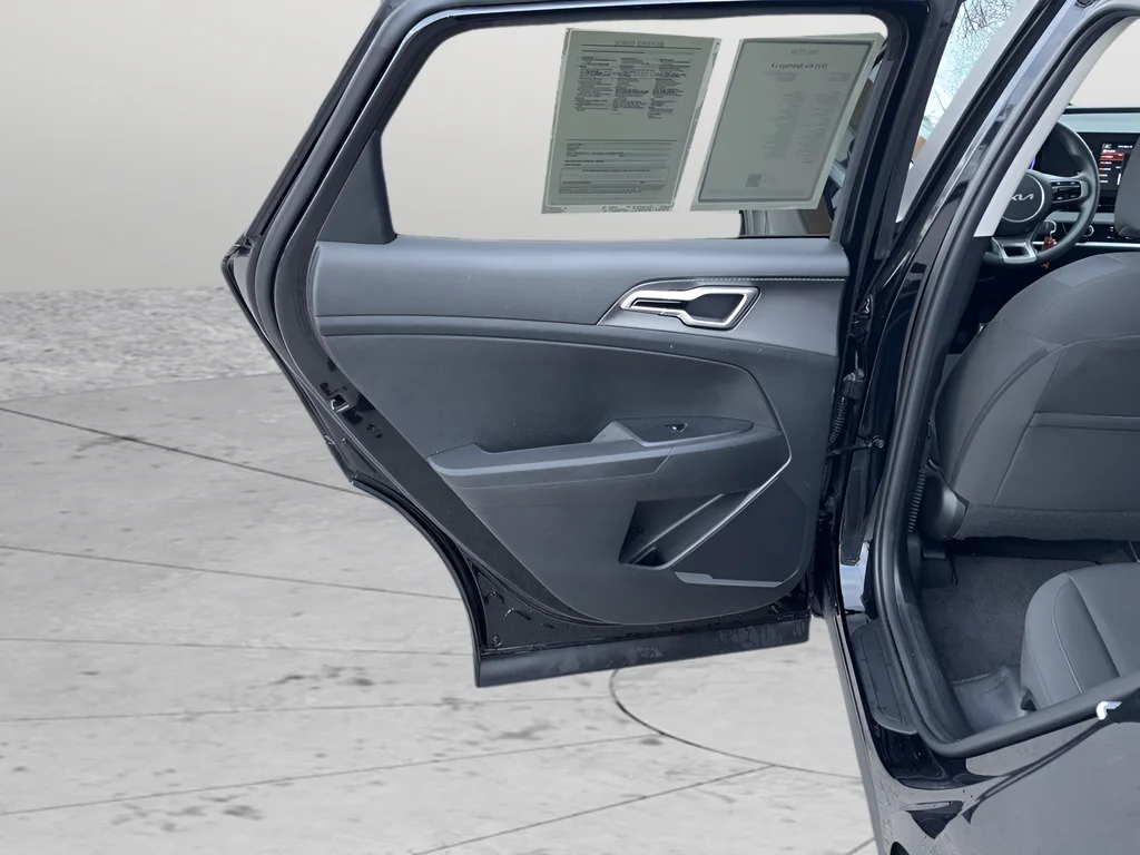 2025 Kia Sportage LX - Photo 30