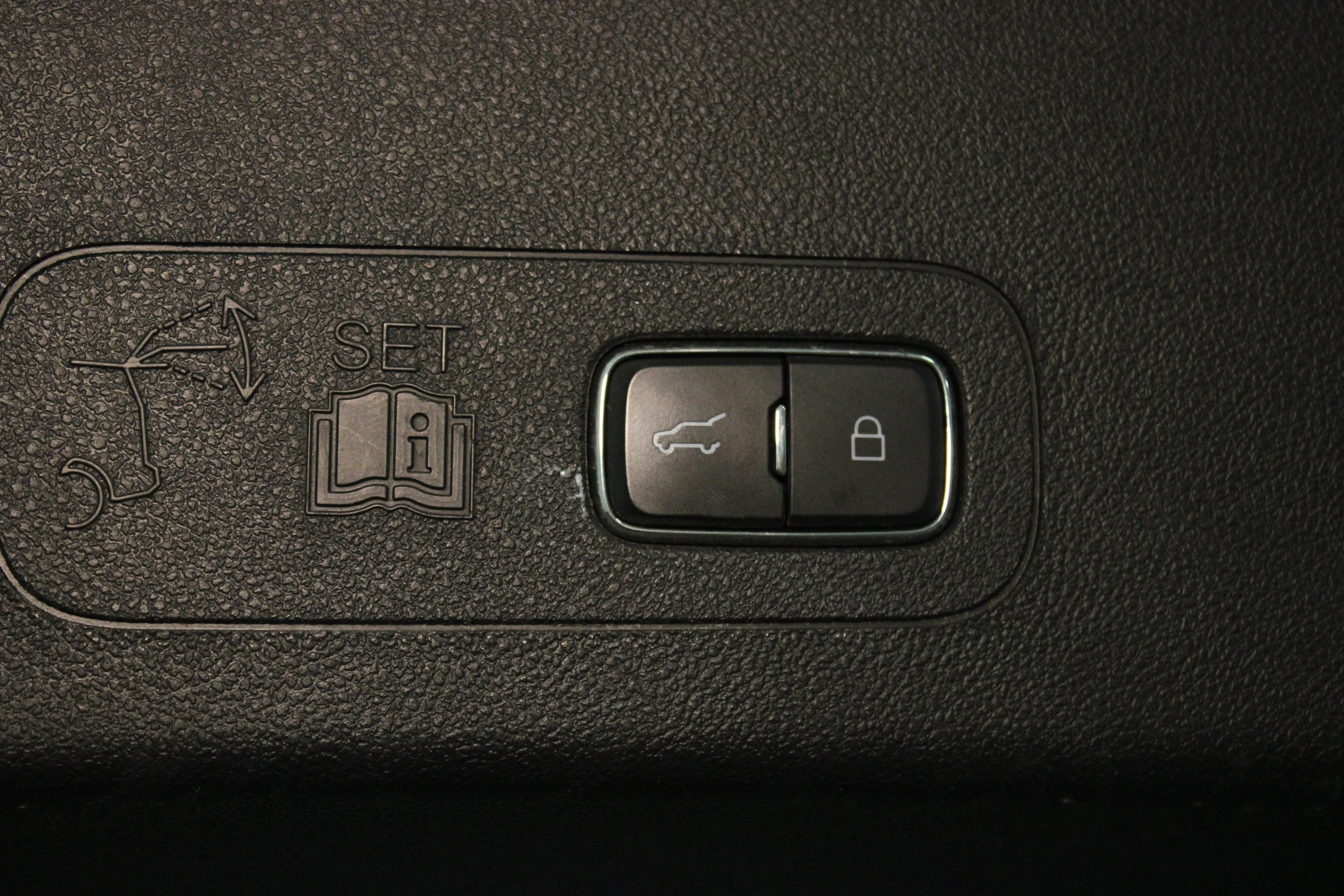 Used 2022 White Metallic Lincoln Reserve image 14