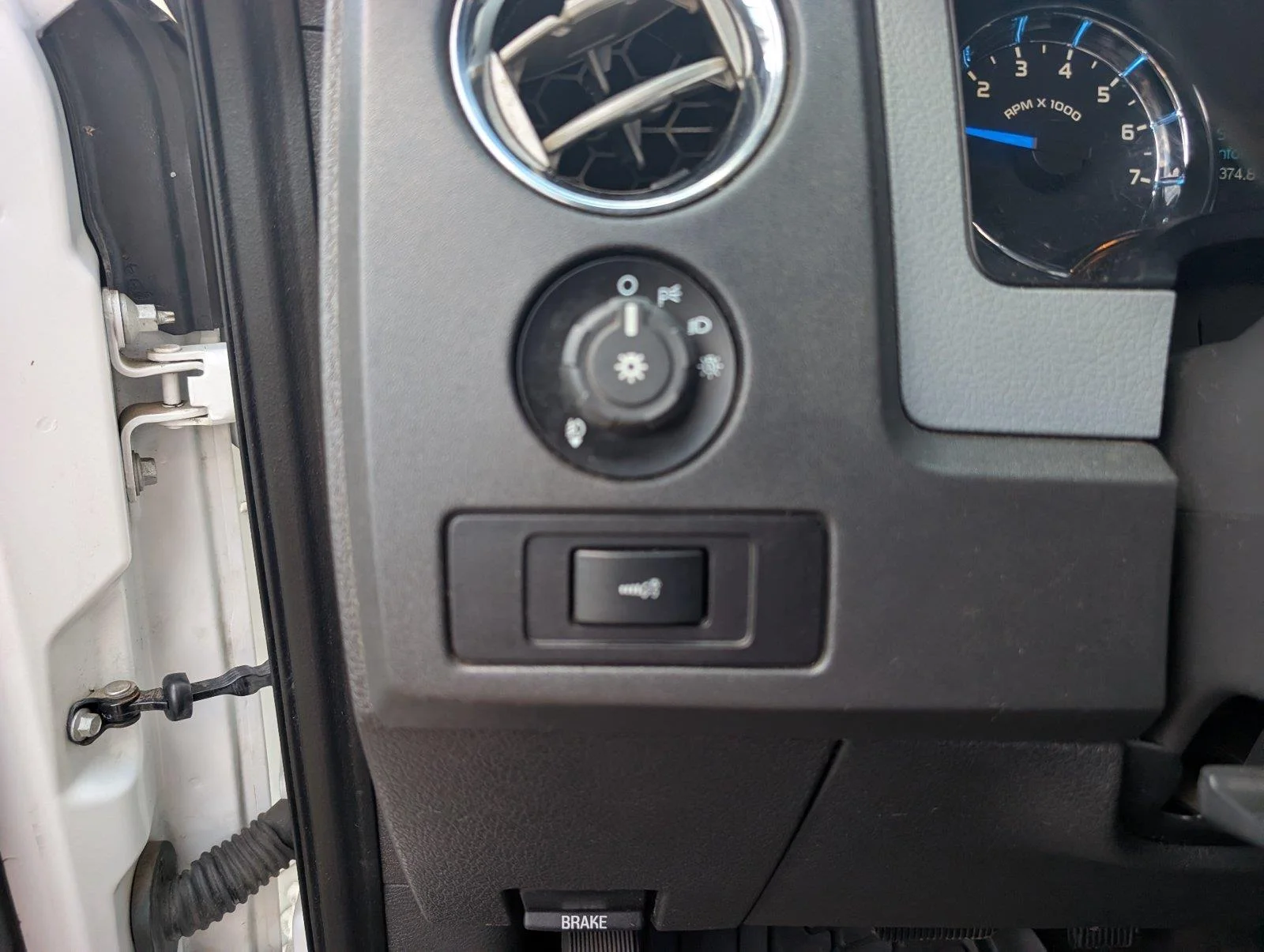 Used 2013 Oxford White/Ingot Silver Metallic Ford XLT image 28