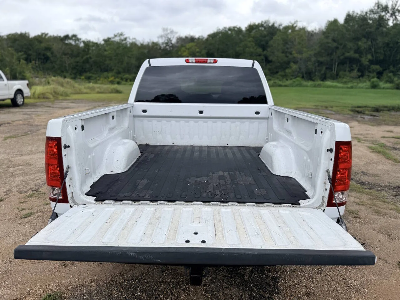 Used 2011 White GMC SLE 4x2 4dr Crew Cab 5.8 ft. SB image 9