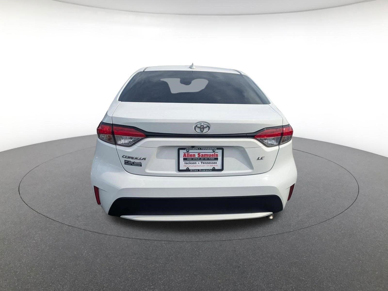 Used 2022 White Toyota LE image 5