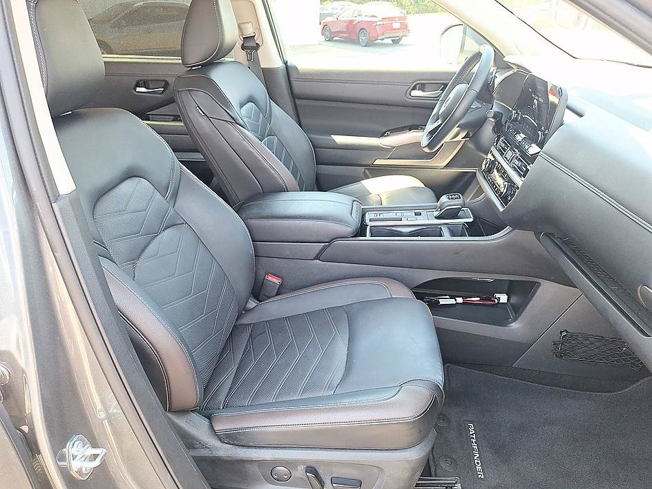 Used 2025 Gun Metallic Nissan Platinum image 21