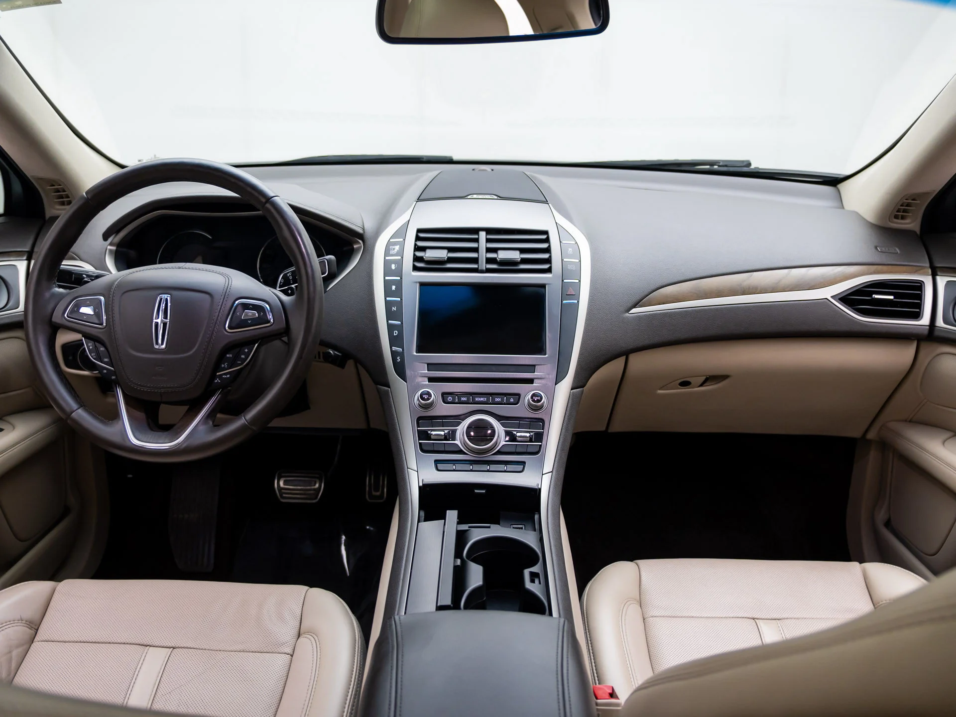 Used 2018 Blue Lincoln Reserve image 11