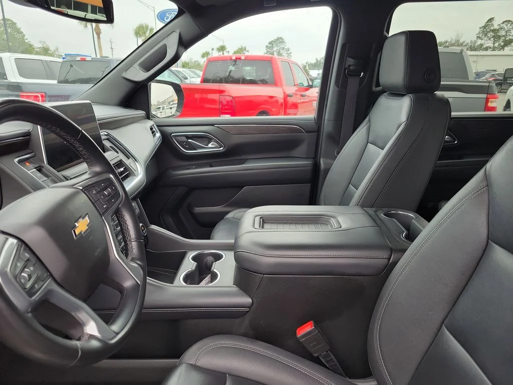 2023 Chevrolet Suburban LT - Photo 16