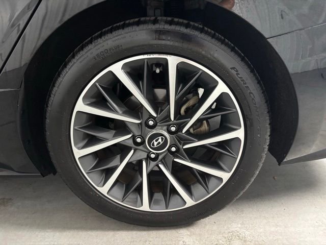 Used 2020 Black Hyundai Limited image 8