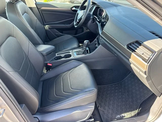 Used 2019 Platinum Gray Metallic Volkswagen SEL Premium image 17