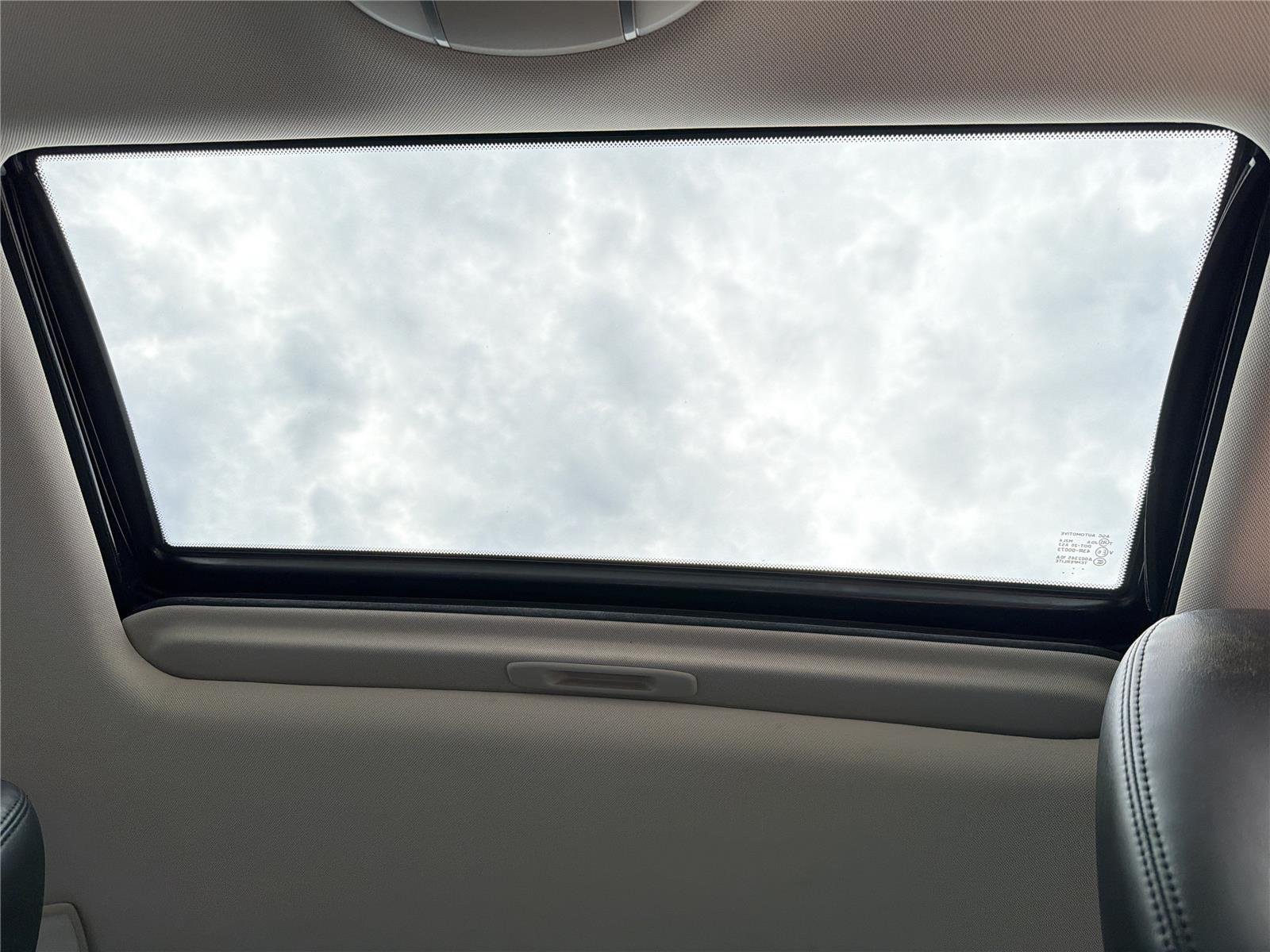Used 2013  INFINITI Base image 4