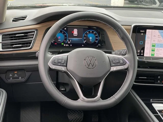 2025 Volkswagen Atlas SE w/Tech - Photo 13