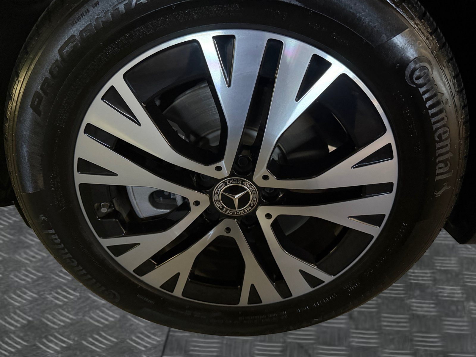 Certified Used 2025 Black Mercedes-Benz GLB 250 image 9