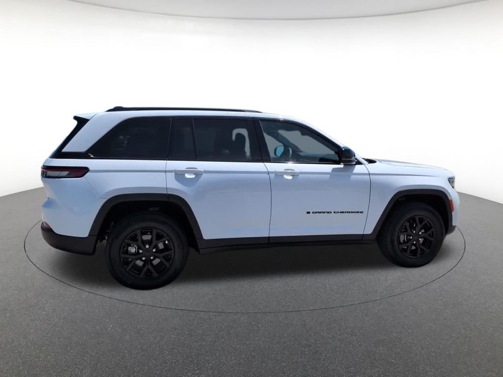 Used 2025 White Jeep Altitude X image 8