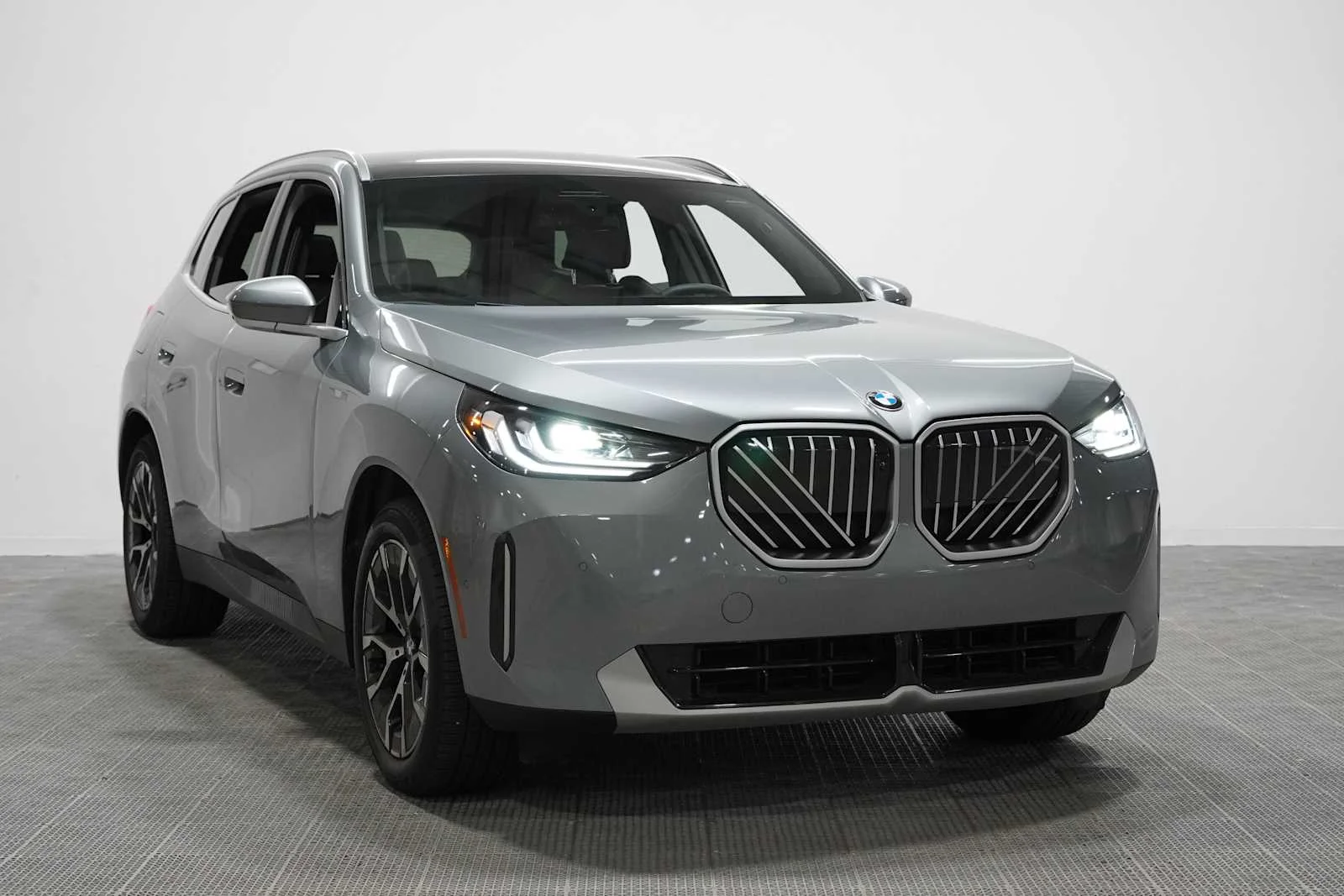 Certified Used 2025 Skyscraper Gray Metallic BMW 30 xDrive image 3