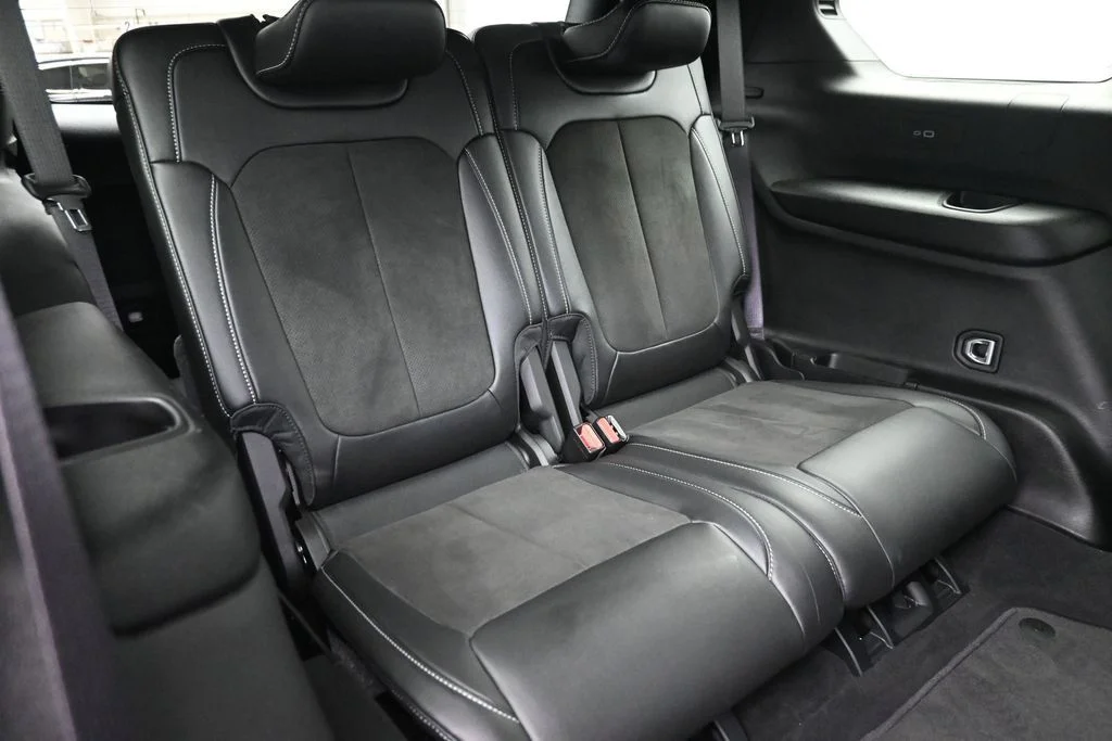 Used 2023 Silver Jeep Altitude image 12