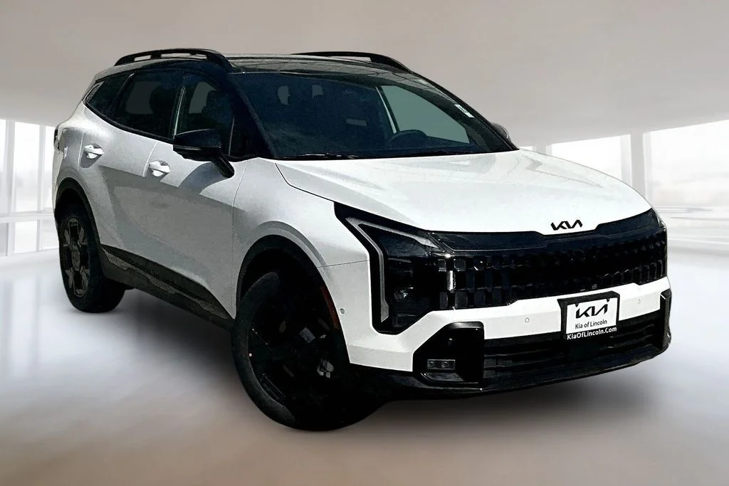 New 2027 Glacial White Pearl / Black Ro Kia X-Line image 2