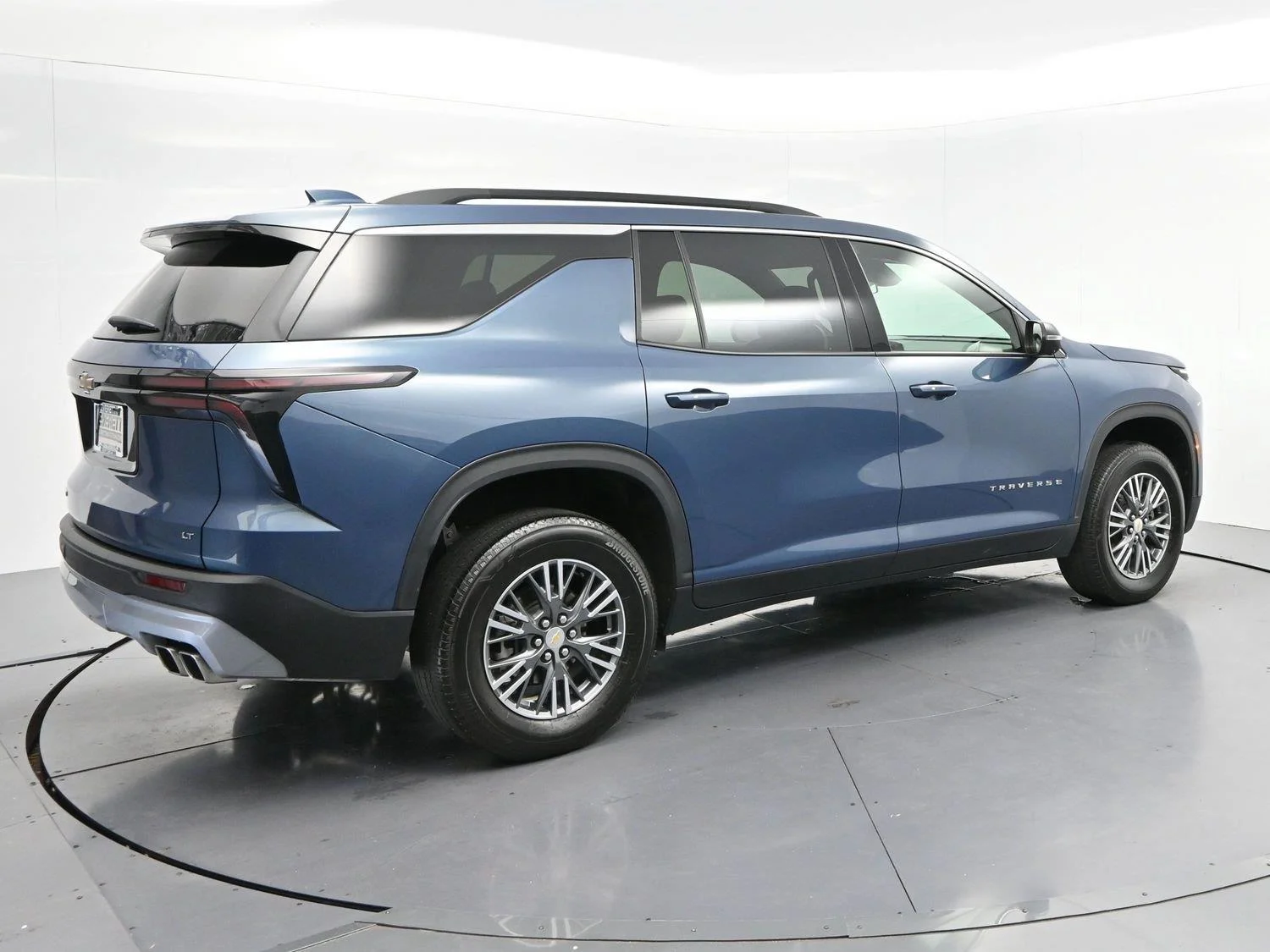 Used 2024 Lakeshore Blue Metallic Chevrolet LT image 7
