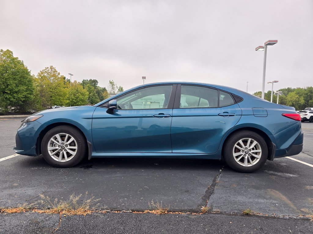Used 2025  Toyota LE image 5