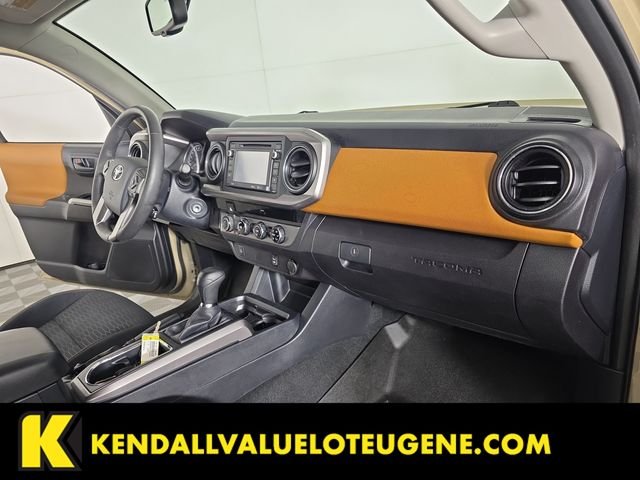 Used 2017  Toyota SR5 image 27