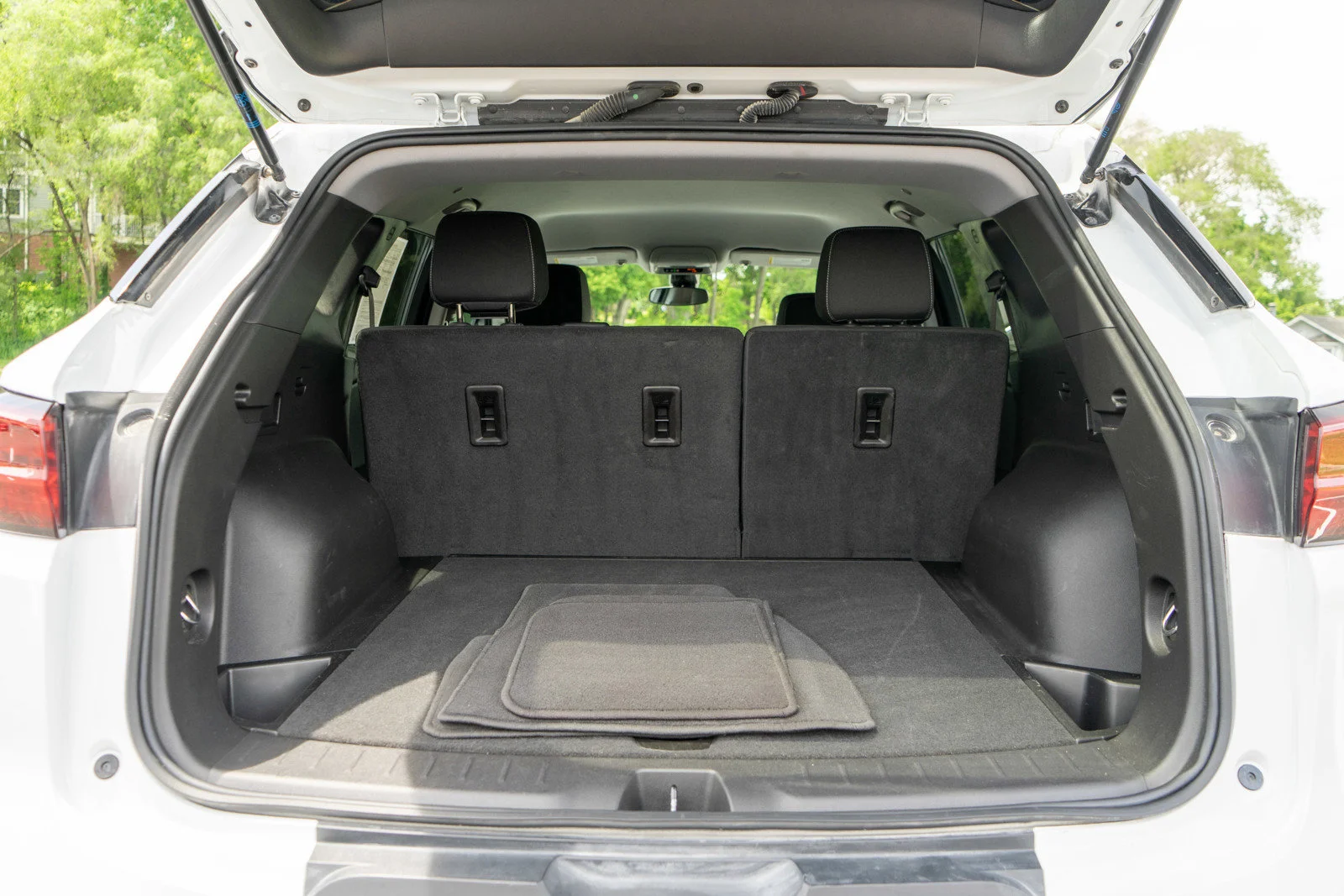 Used 2025 Summit White Chevrolet LT image 9