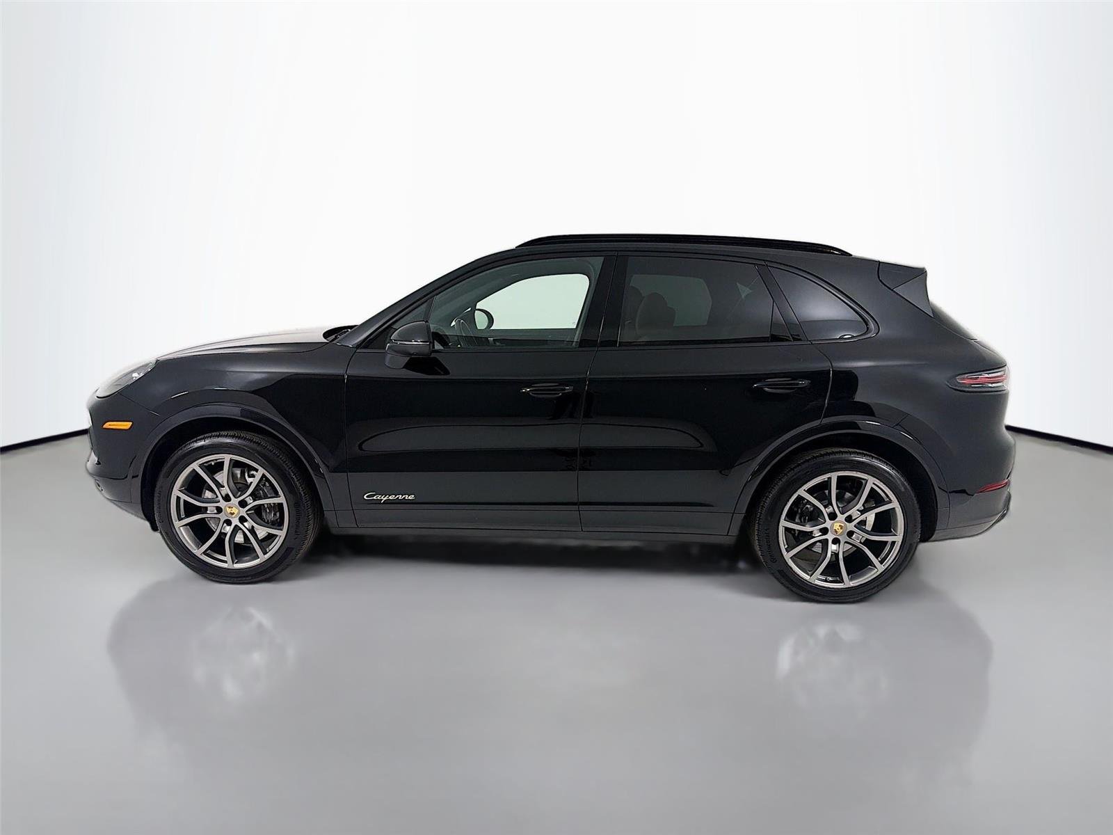 Used 2023  Porsche  image 2