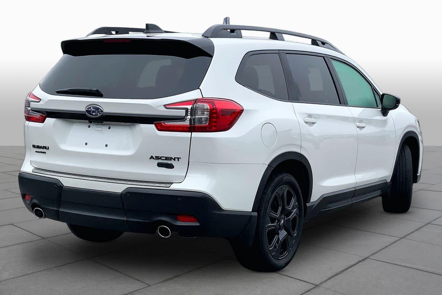 Used 2025 Crystal White Pearl Subaru Onyx Edition Touring image 13