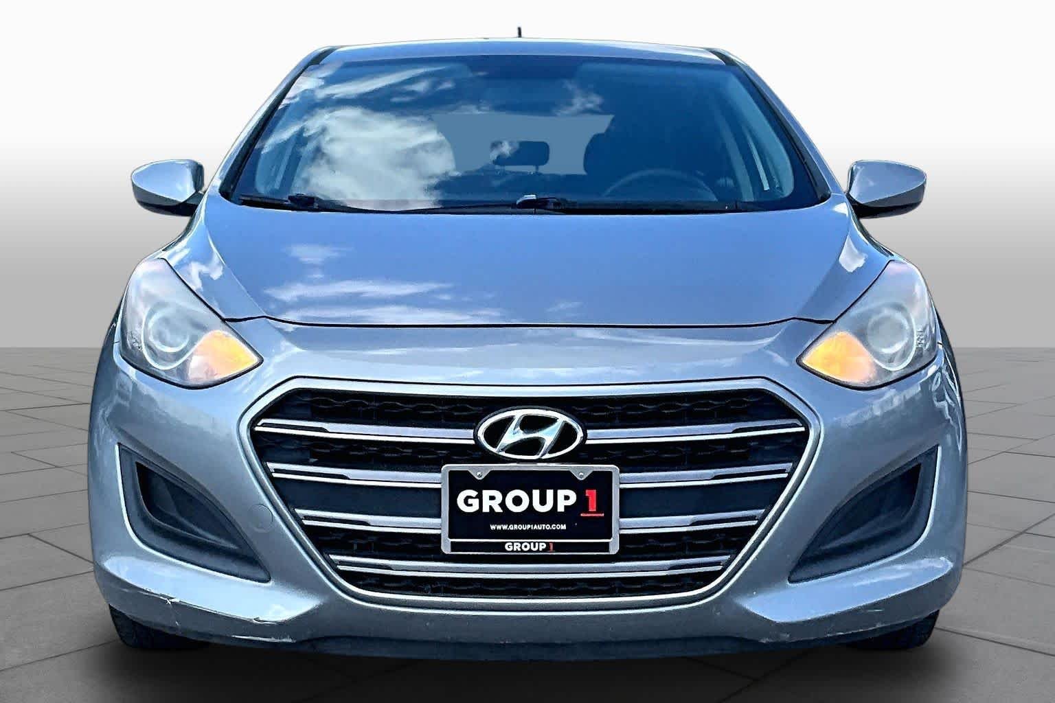 Used 2016 Titanium Gray Metallic Hyundai  image 4