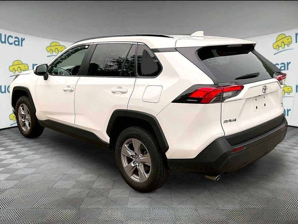 Used 2025 White Toyota XLE image 5