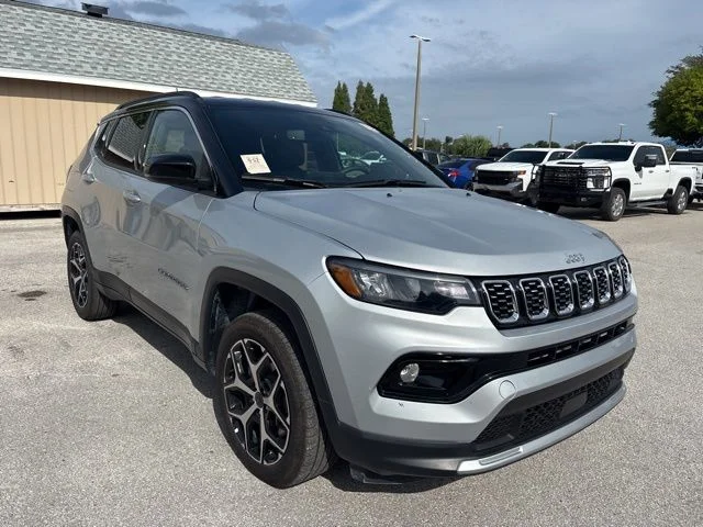 Used 2025 Silver Jeep Limited image 3
