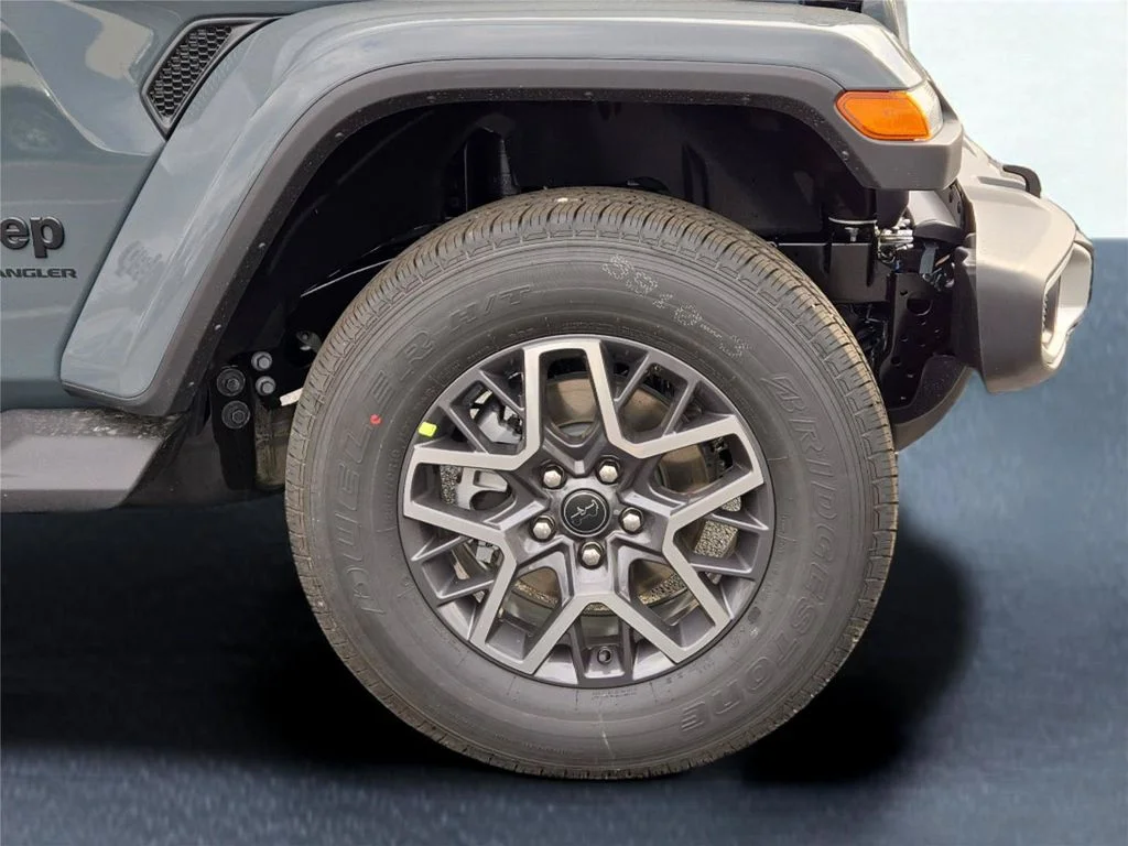 New 2026 Anvil Clear-Coat Exterior Paint Jeep Sahara image 4