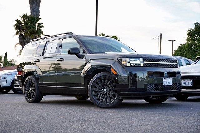 Used 2024 Green Hyundai Calligraphy image 1