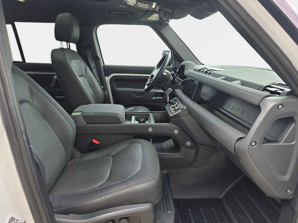 Used 2023 Fuji White Land Rover X-Dynamic SE image 10