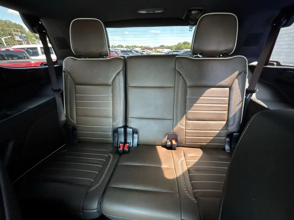 Used 2025 Silver GMC Denali Ultimate image 27