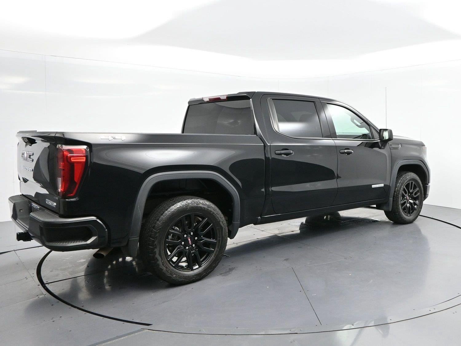 Used 2024 Onyx Black GMC Elevation image 7