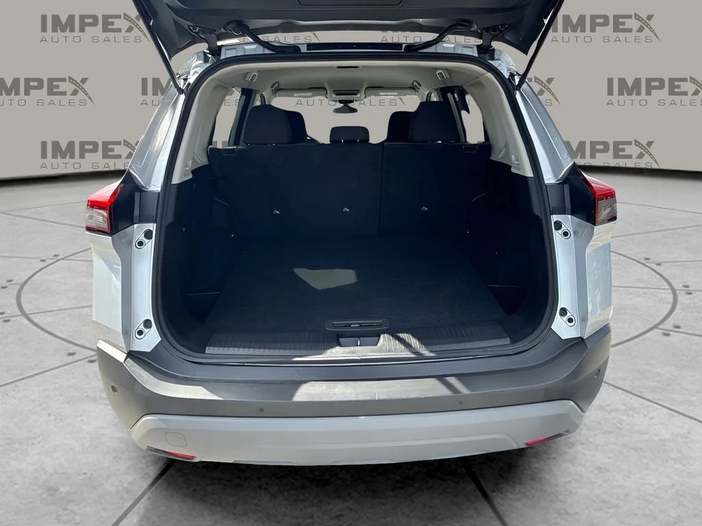 Used 2021 Silver Nissan SV image 17