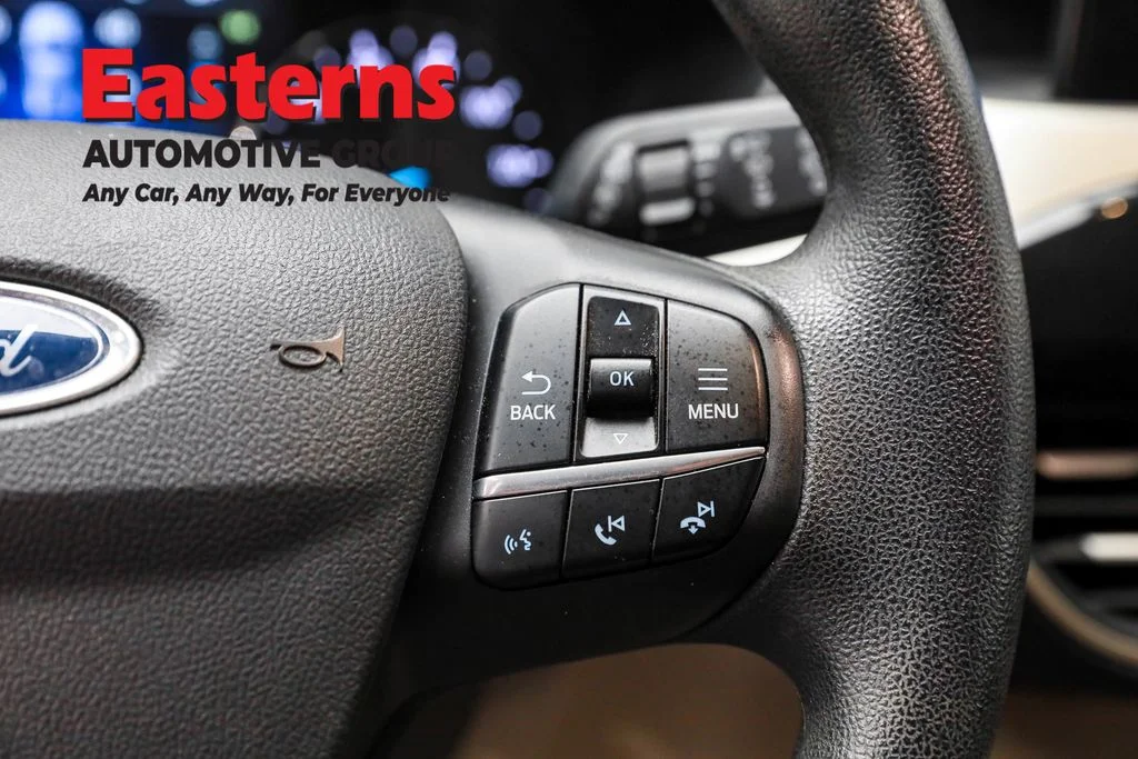 Used 2022 Silver Ford SE image 16