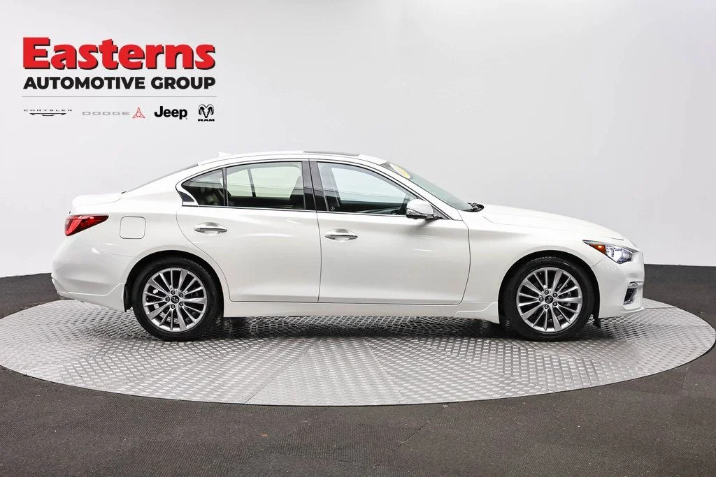 Used 2023 White INFINITI LUXE image 4