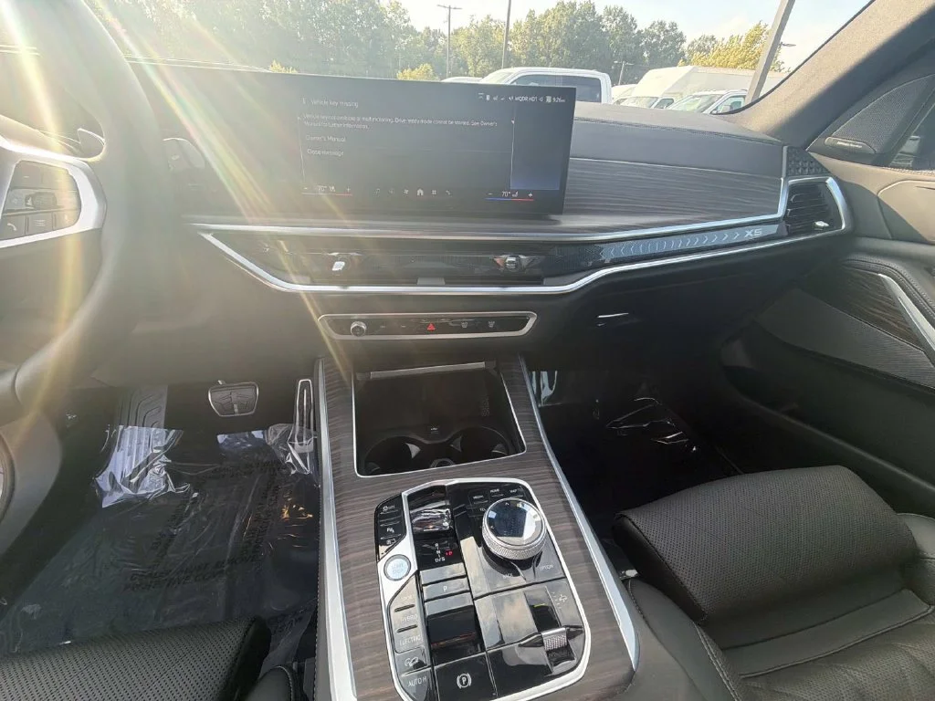 Used 2026 Gray BMW xDrive50e image 21