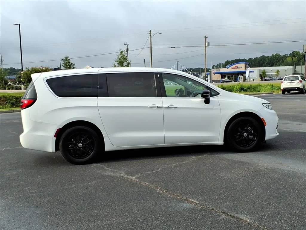 Used 2024 White Chrysler Touring L image 20