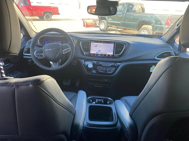 2026 Chrysler Pacifica Select - Photo 23