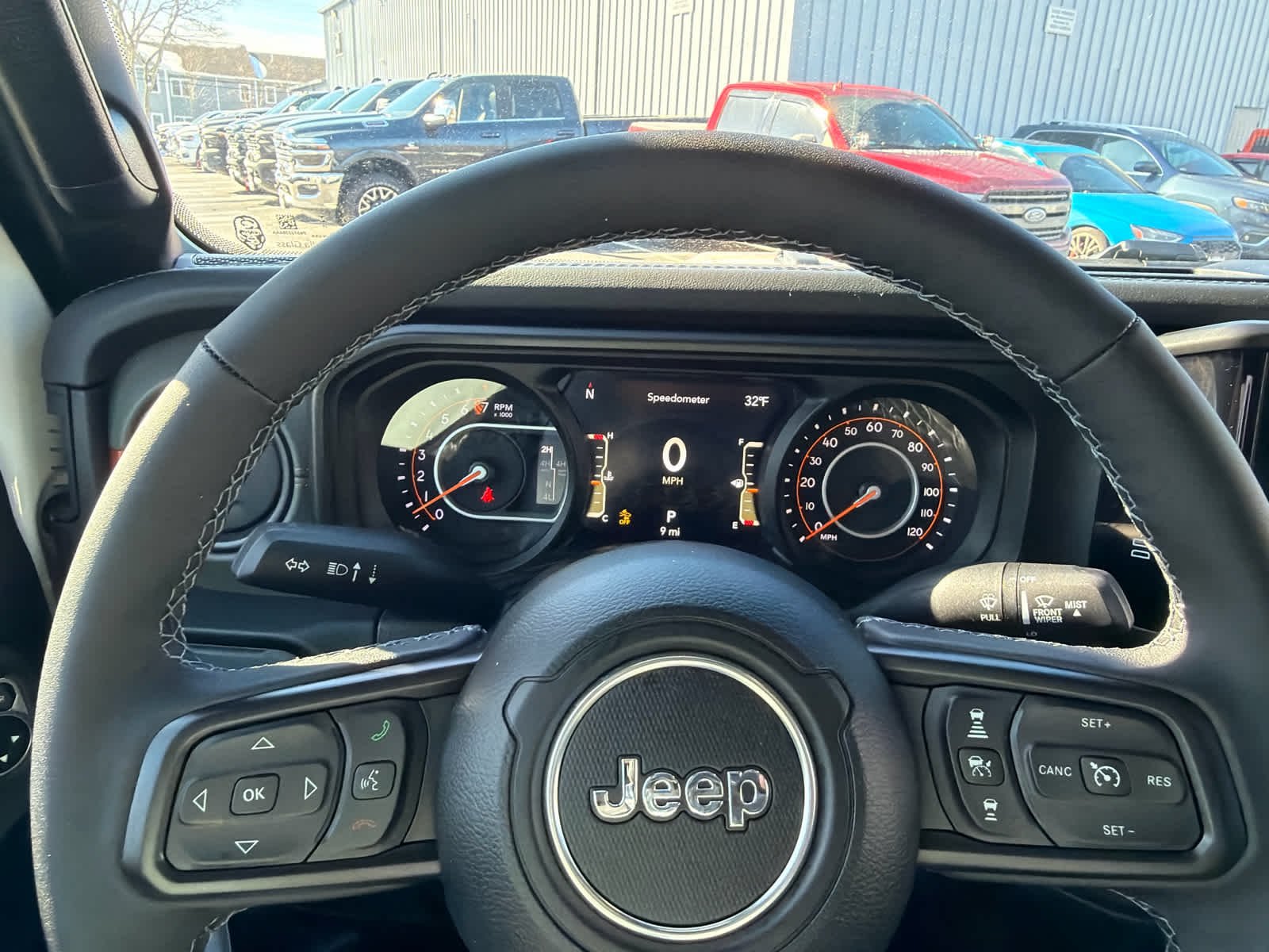 New 2026 Bright White Clear-Coat Exterior Paint Jeep Mojave X image 29