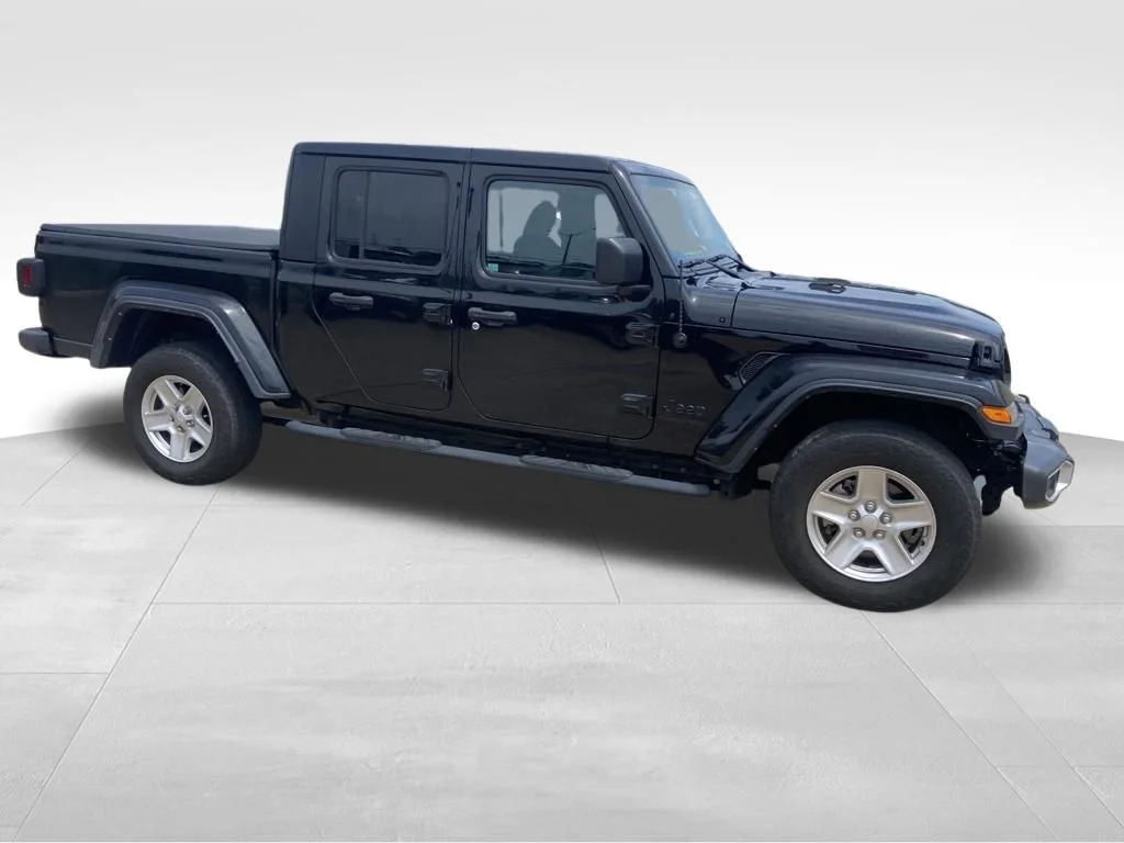 Used 2022 Black Jeep Sport image 8