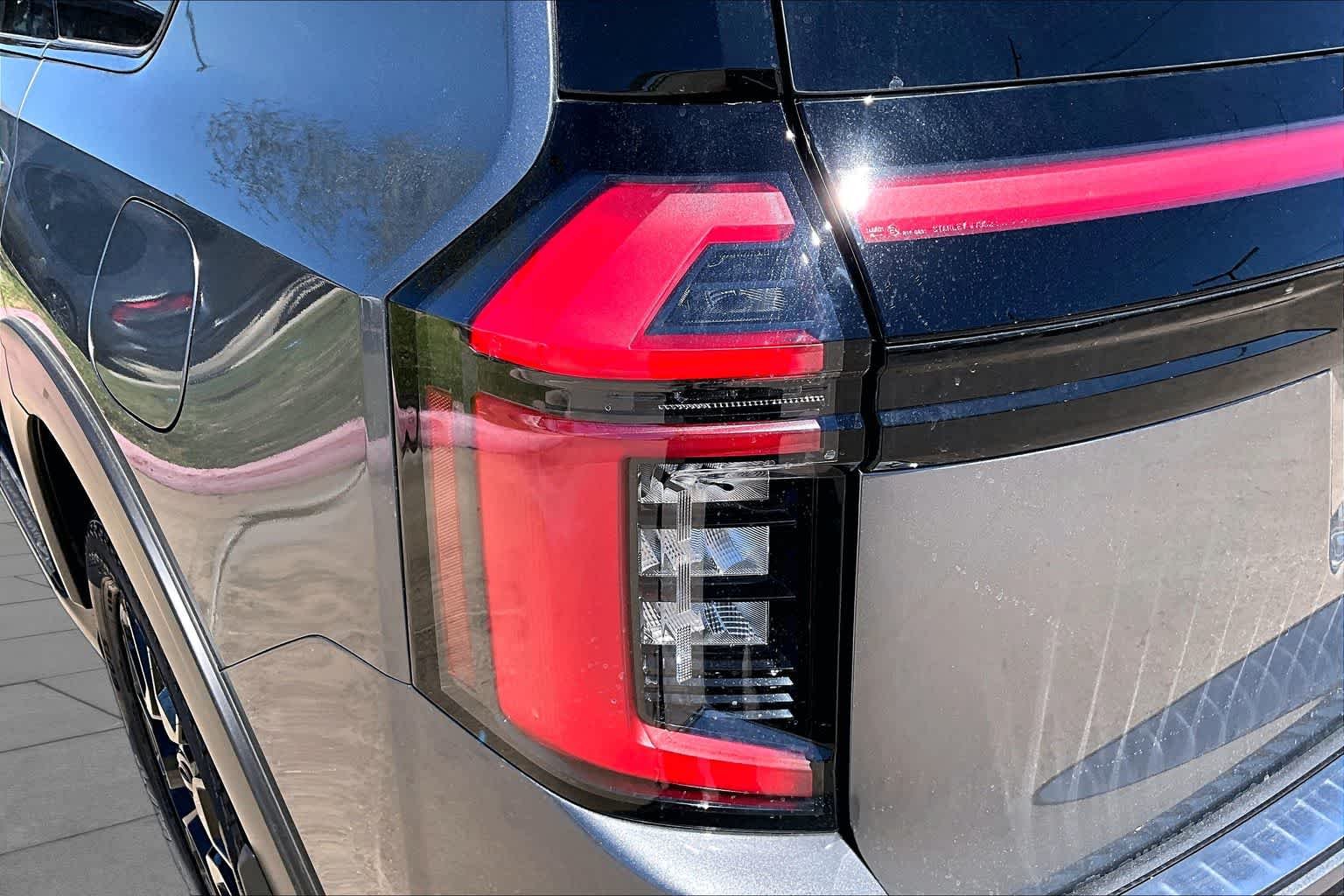 New 2026 Gun Metallic / Super Black Two-tone Nissan PRO-4X image 11