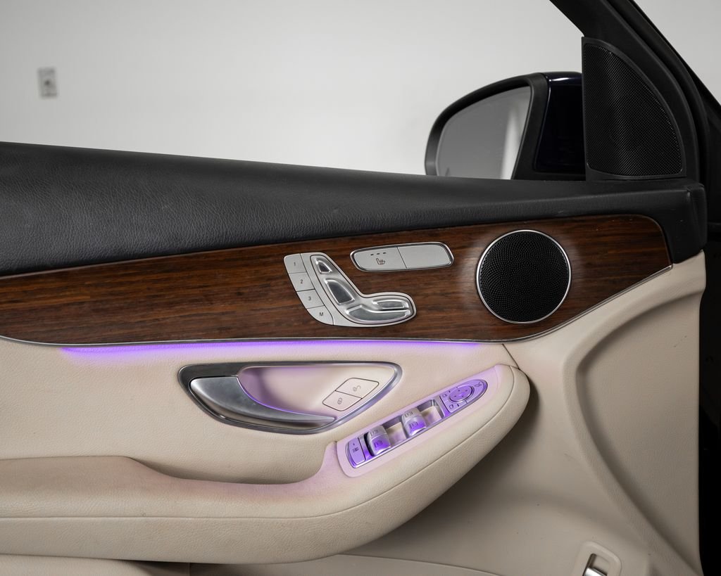 Certified Used 2022  Mercedes-Benz GLC 300 image 6