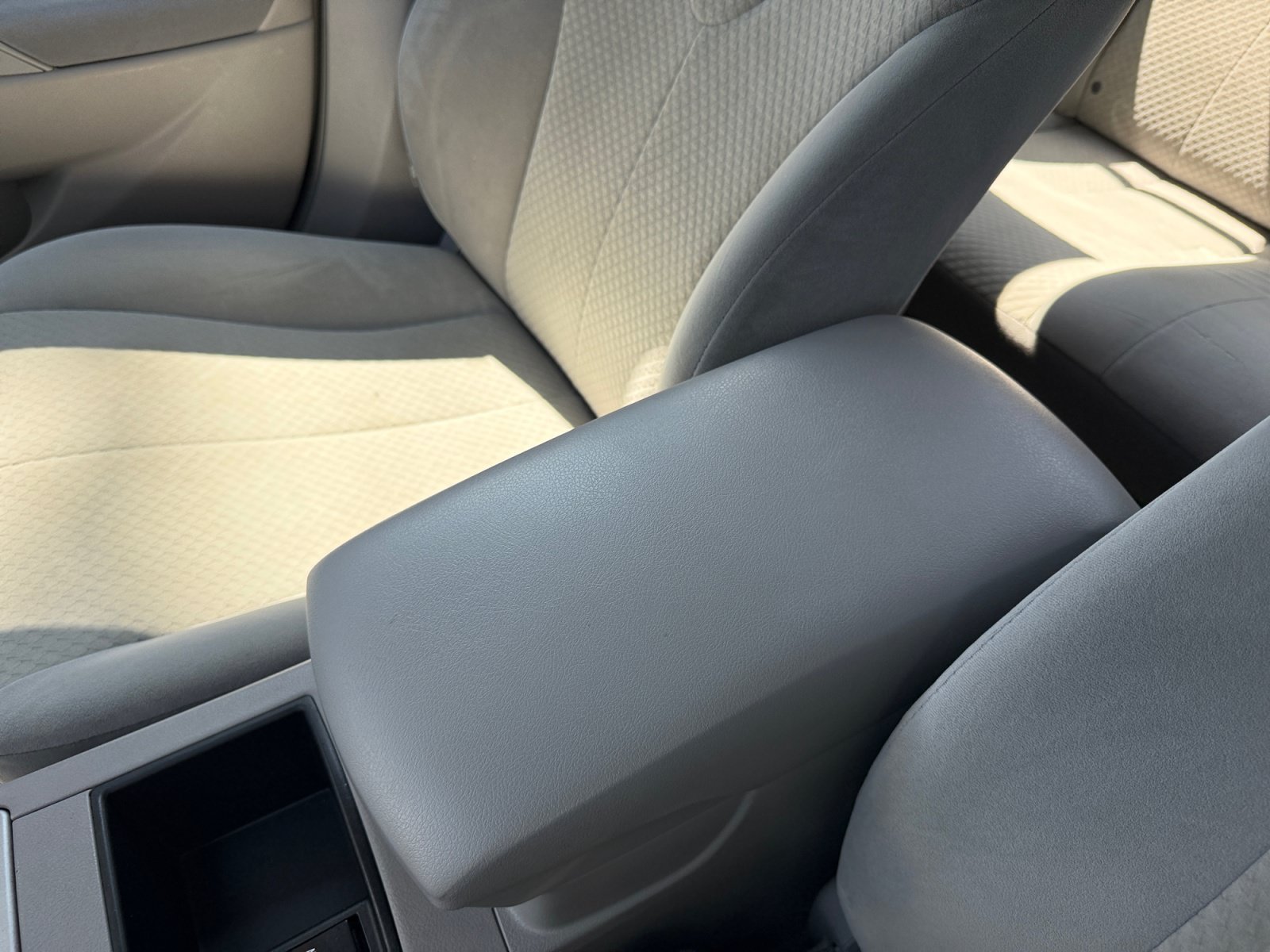 Used 2009 Silver Toyota LE image 14