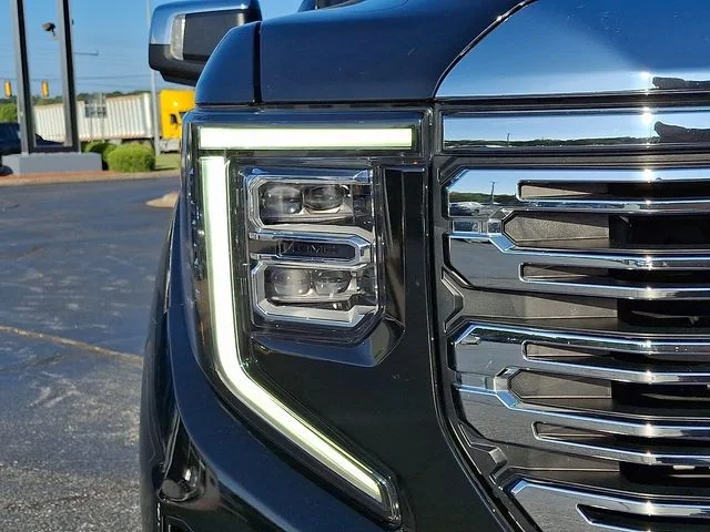 Used 2025 Black GMC Denali image 9