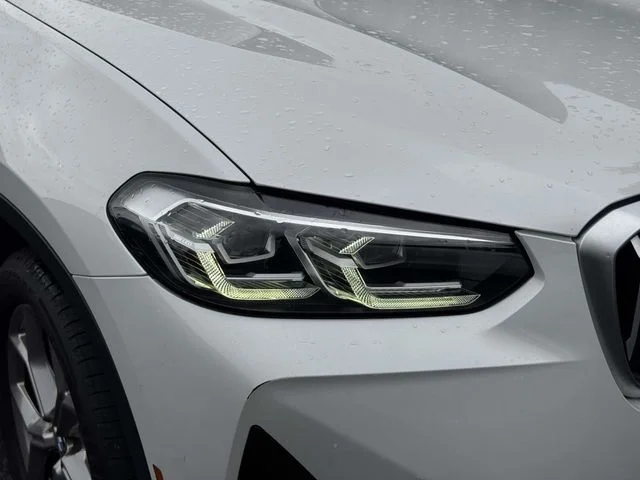 Used 2022 White BMW sDrive30i image 5