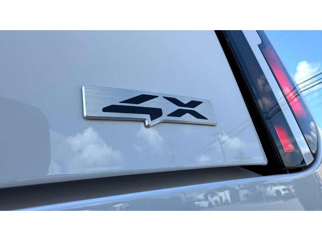 New 2027 Glacial White Pearl Kia SX Prestige image 6