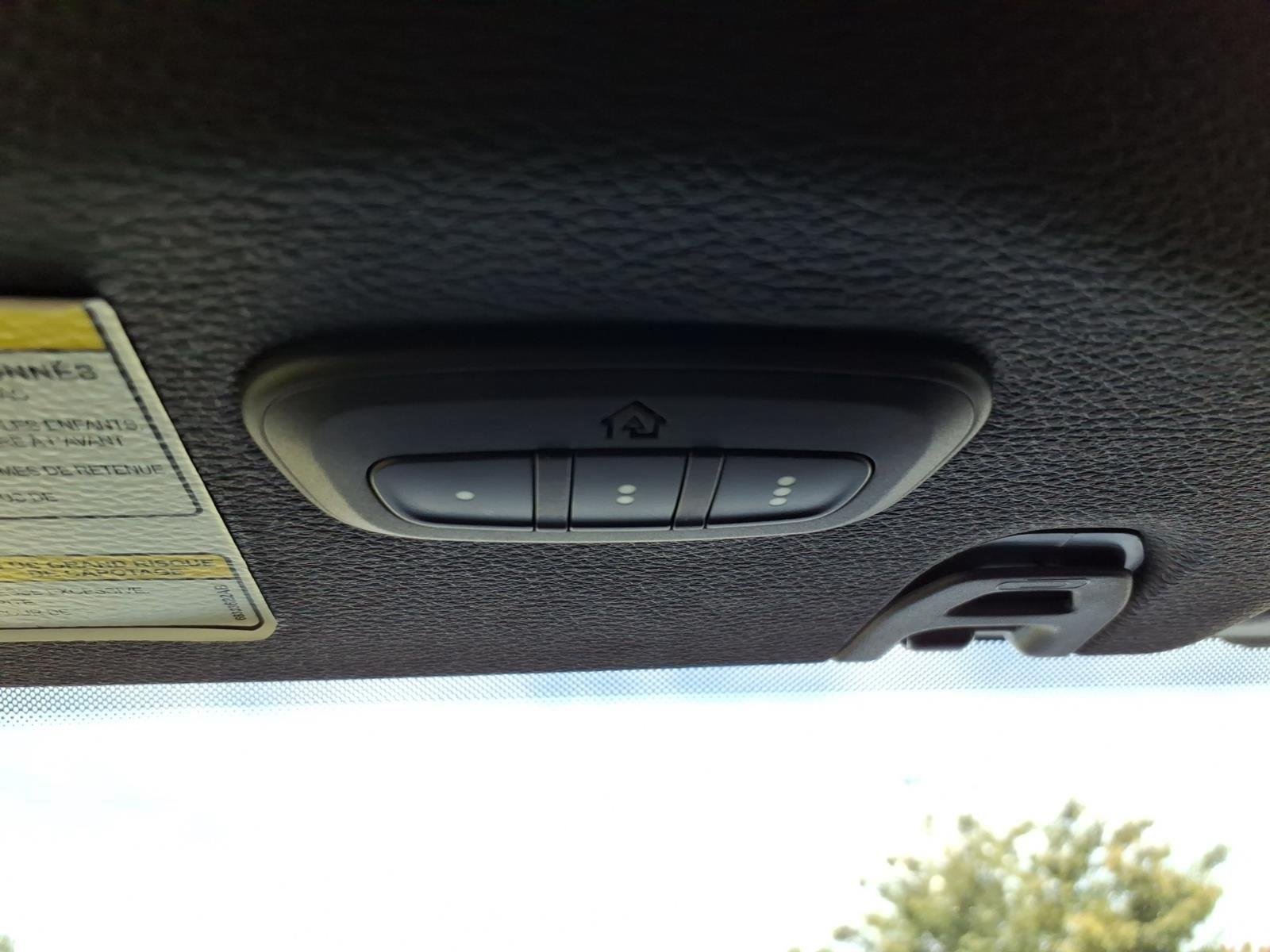 Used 2018 Black Clearcoat Jeep Sport S image 23