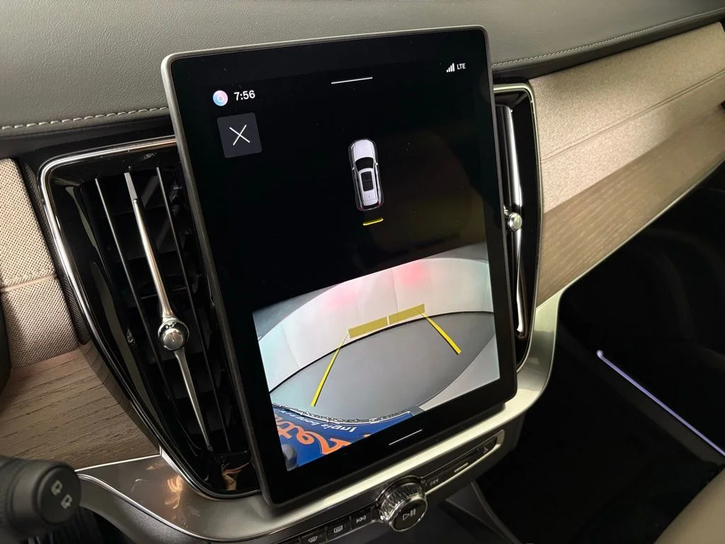 New 2026 White Volvo B5 Core image 28