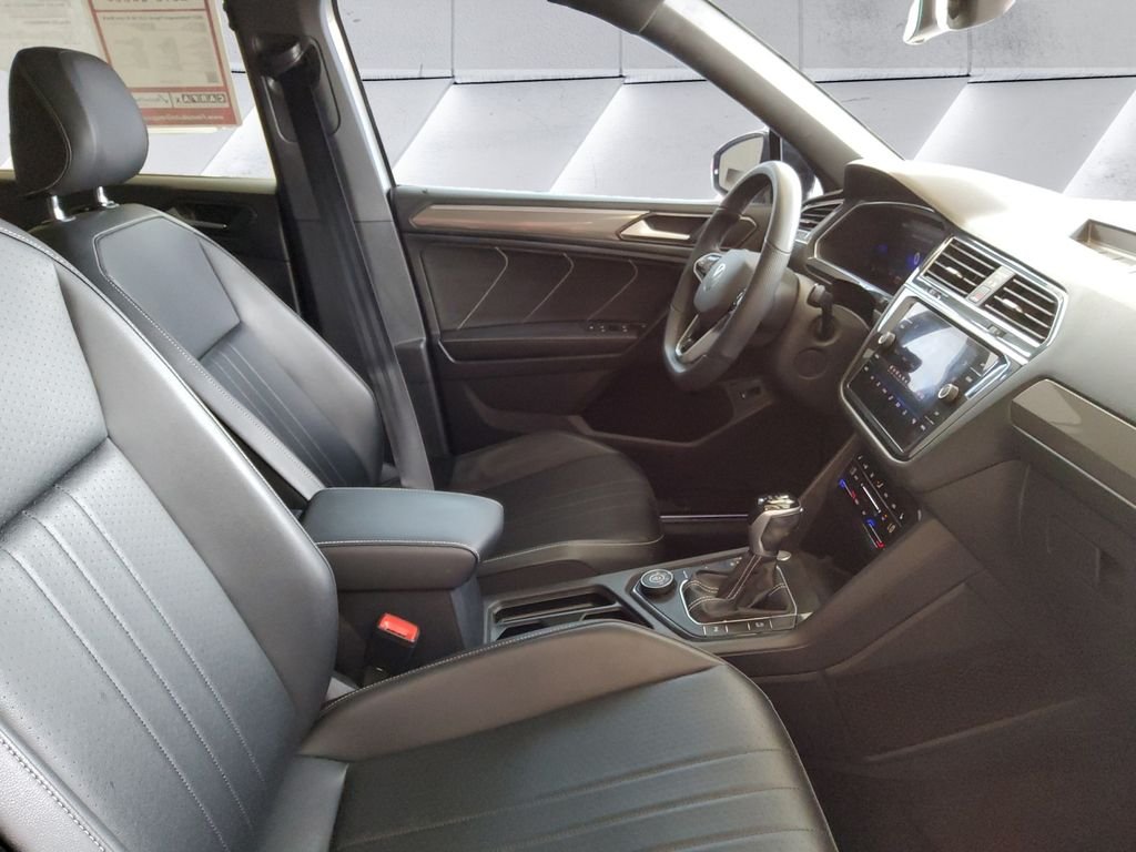 Used 2022  Volkswagen 2.0T SE R-Line Black image 13